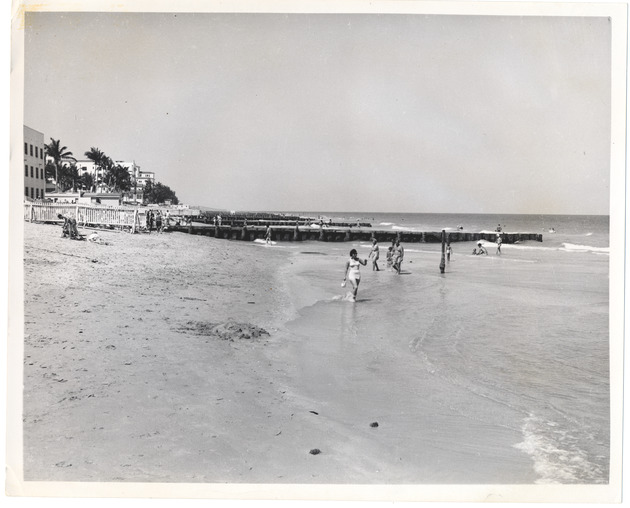 Ocean front at 37th St Miami Beach - Recto