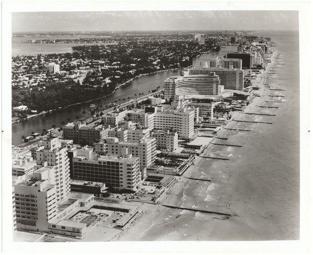 Aerial view of oceanfront hotels and buildings - Recto Photograph