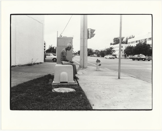 Elderly man on power box - Recto Photograph