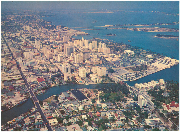Air view of city of Miami - Recto