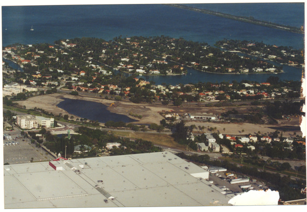 Aerial view of the Miami Beach Golf Club, Sunset Lake, Sunset Islands - Recto Photograph