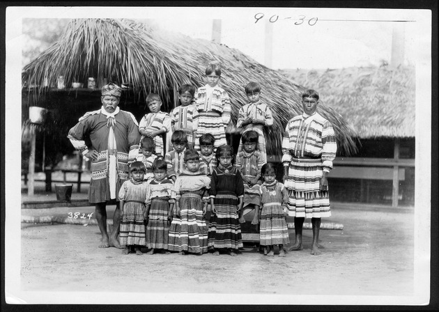 Musa Isle Indian Village, 1920-1927 - 1. Men and children, December 11, 1923. no. 90-30.