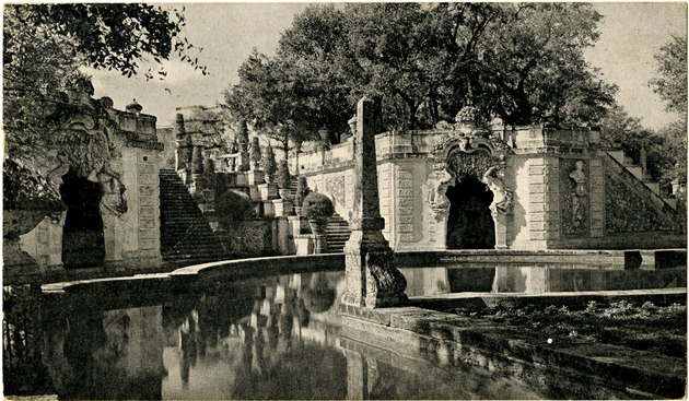 Vizcaya : an Italian Palazzo in a tropical setting - Front