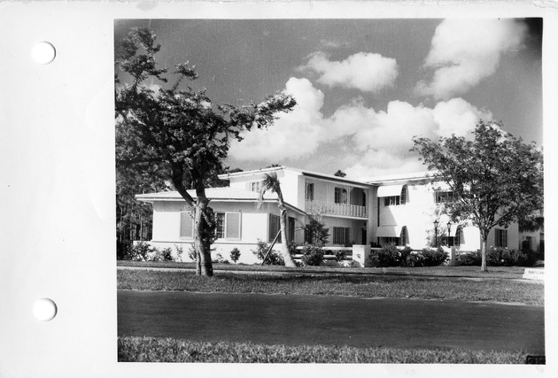 Ponce de Leon Boulevard, Coral Gables, Florida - recto