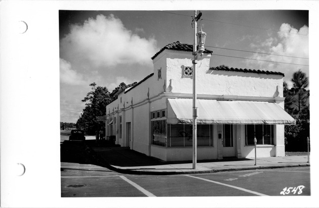 Ponce de Leon Boulevard, Coral Gables, Florida - recto