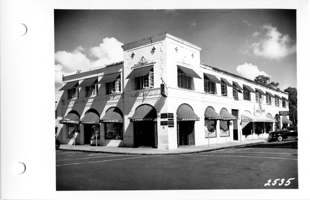 Ponce de Leon Boulevard, Coral Gables, Florida - recto