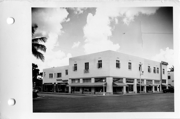 Ponce de Leon Boulevard, Coral Gables, Florida - recto