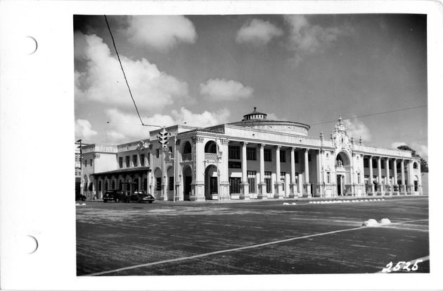 Ponce de Leon Boulevard, Coral Gables, Florida - recto