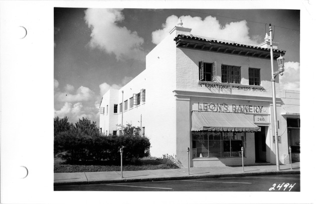 Ponce de Leon Boulevard, Coral Gables, Florida - recto