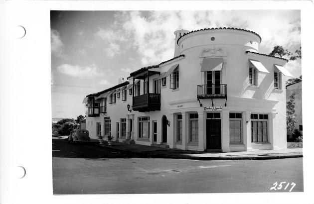 Ponce de Leon Boulevard, Coral Gables, Florida - recto