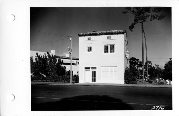 Ponce de Leon Boulevard, Coral Gables, Florida - recto