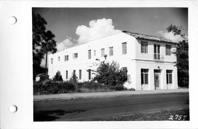 Ponce de Leon Boulevard, Coral Gables, Florida - recto