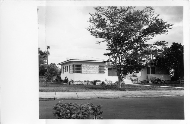 Ponce de Leon Boulevard, Coral Gables, Florida - recto