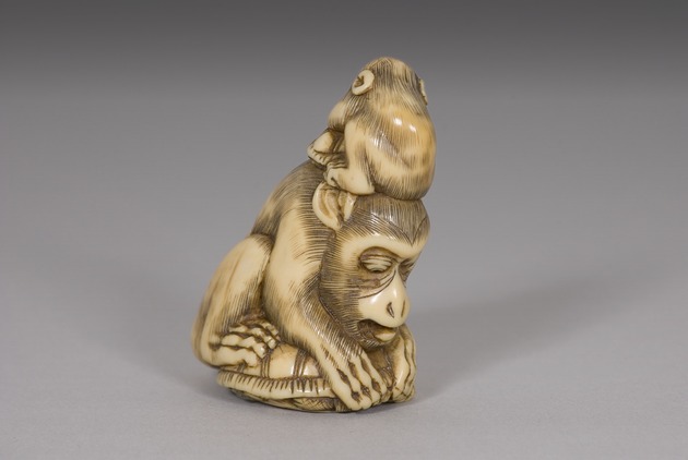 Netsuke: Monkey with Baby on Tortoise Shell - artifact front view