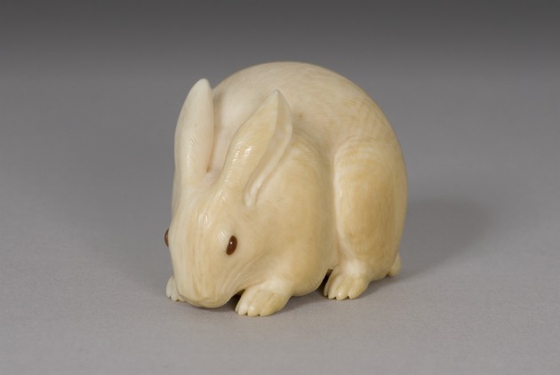 Netsuke: hare - artifact front view