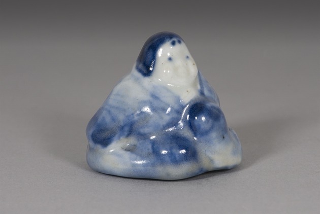 Netsuke: blue seated female - artifact front view