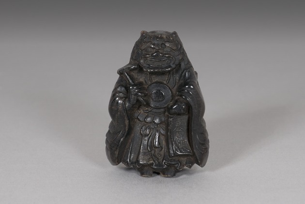 Netsuke: warrior figure - artifact front view