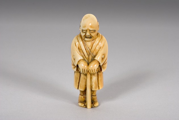 Netsuke: blind man with biwa - artifact front view