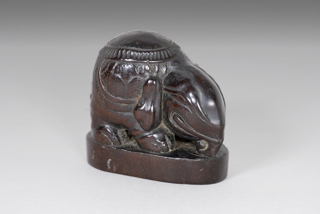 Okimono-style netsuke: royal elephant - artifact front view