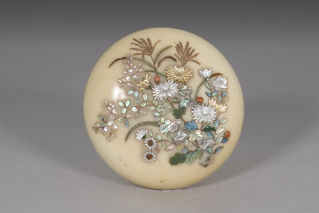 Shibayama manju netsuke of flowers - artifact front view