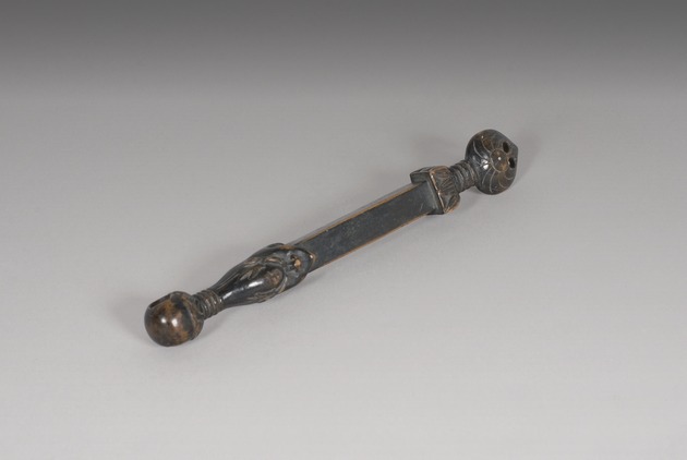 Netsuke: scepter - artifact front view