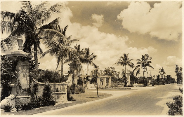 Granada Plaza. Coral Gables, Florida - Recto