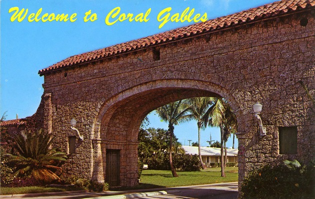 Granada Entrance. Coral Gables, Florida - Recto