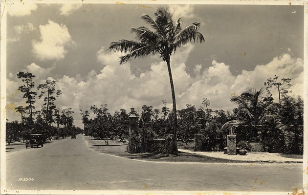 Ponce de Leon Plaza. Coral Gables, Florida - Recto