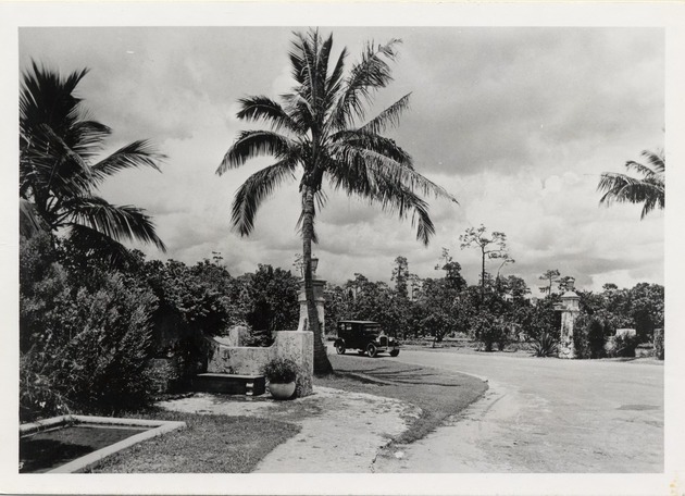 Ponce de Leon Plaza, Coral Gables, Florida - Recto
