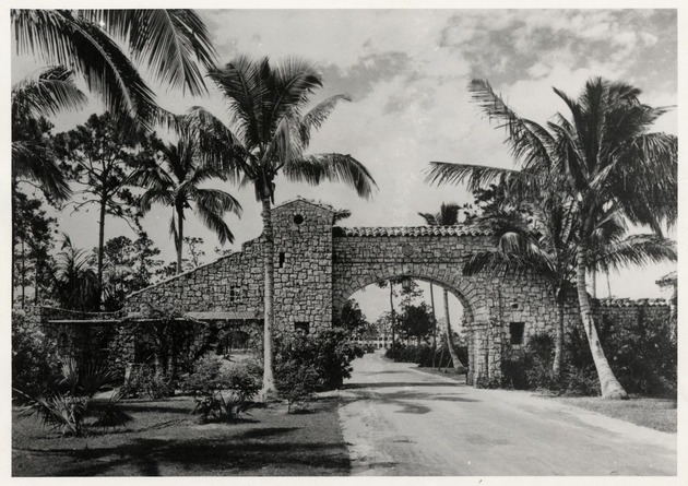 Commercial Entrance, Coral Gables, Florida - Recto