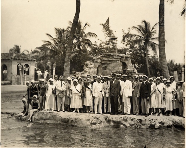 Mayor Vincent D. Wyman with officers and crew of the Do-X German flying boar at the Venetian Pool. Coral Gables, Florida - Recto