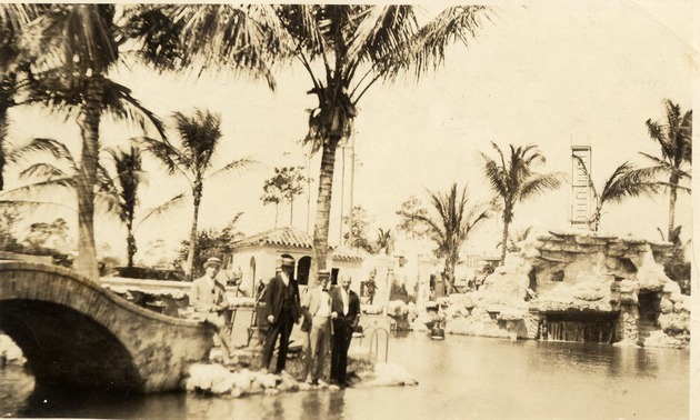 Four men at the Venetian Pool. Coral Gables, Florida - Recto