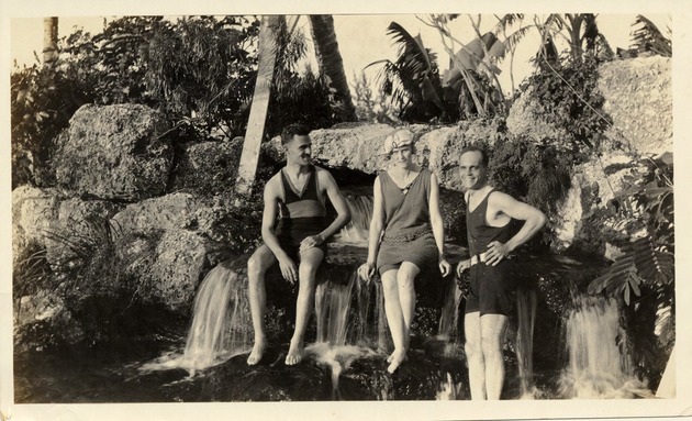 Woman and two men on the waterfalls at the Venetian Pool. Coral Gables, Florida - Recto