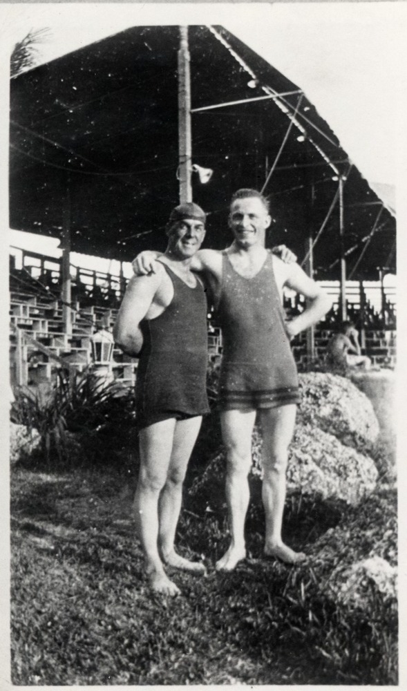 Two men at the Venetian Pool. Coral Gables, Florida - Recto