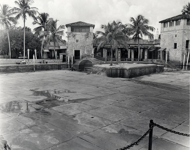 Venetian Pool empty. Coral Gables, Florida - Recto