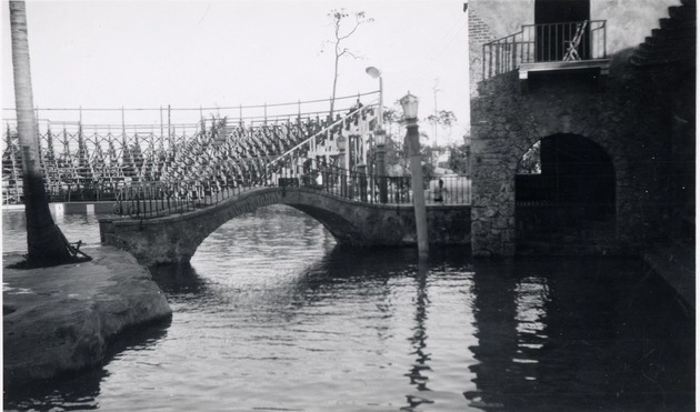 Bridge of the Venetian Pool. Coral Gables, Florida - Recto