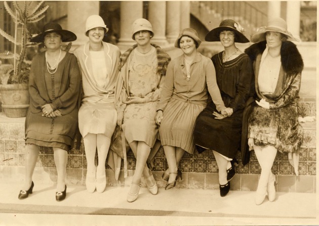 Group of women at the Biltmore hotel. Coral Gables, Florida - Recto