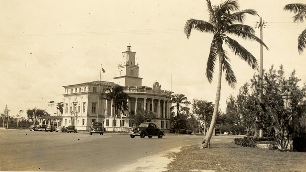 Coral Gables City Hall. Coral Gables, Florida - Recto