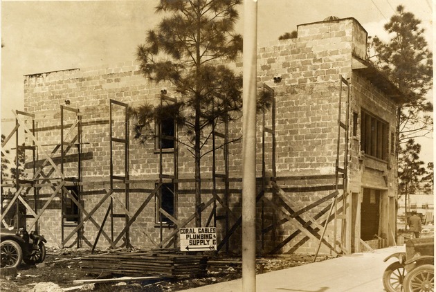Chaplin Building under construction. Business District. Coral Gables, Florida - Recto