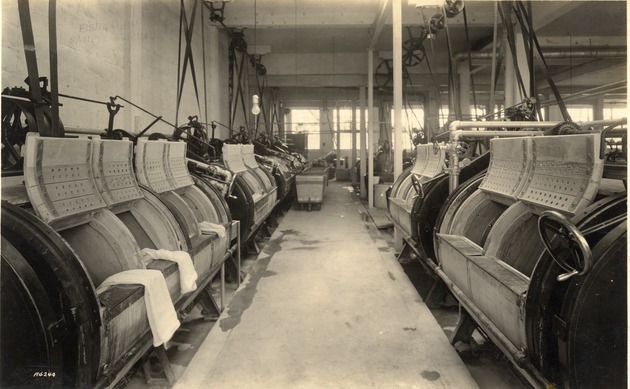 Interior of Coral Gables Laundry. Business District, Coral Gables, Florida - recto