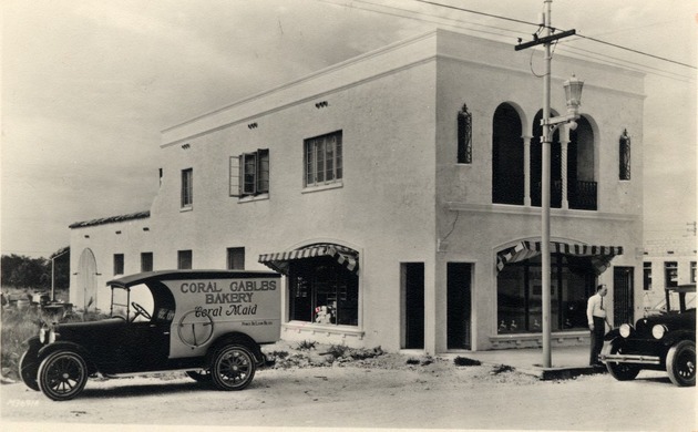 Peacock Bakery. Business District, Coral Gables, Florida - Recto