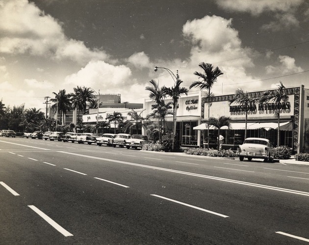 Miracle Mile street view. Business District, Coral Gables, Florida - Recto