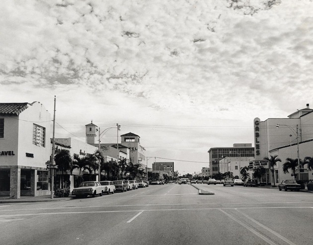 Ponce de Leon street view. Business District , Coral Gables, Florida - Recto