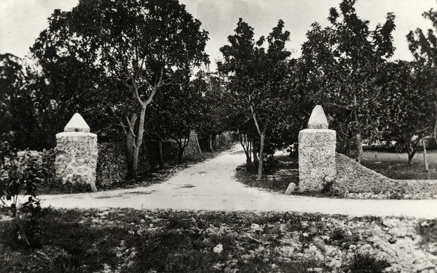 George Merrick's house gateway. Coral Gables, Florida - recto