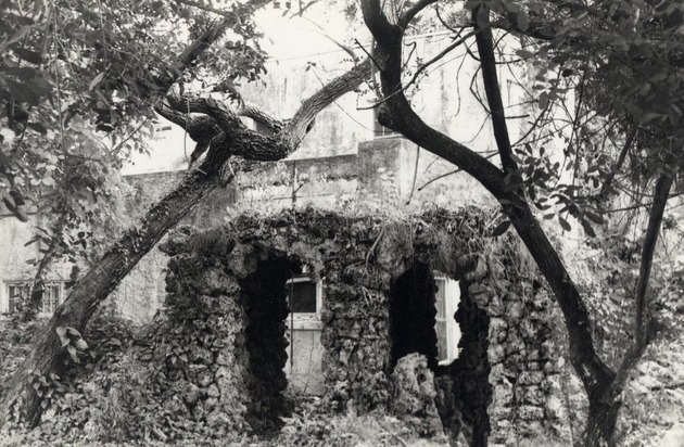 George Merrick's house. Backyard grotto. Coral Gables, Florida - Recto