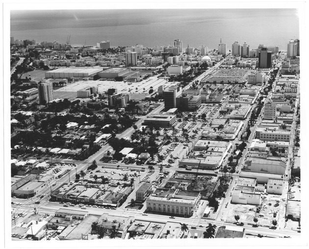 Lincoln Road - Photograph, recto: [Aerial view of Lincoln Road and Miami Beach Convention Center]