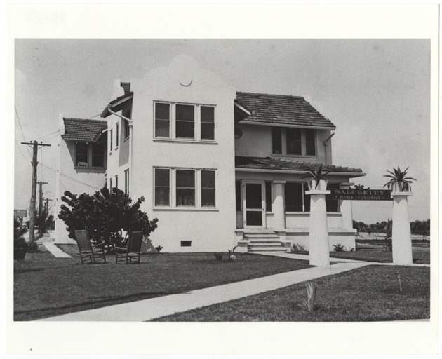Miami Beach historic residences and estates - Photograph, recto: [Residence of J. N. Lummus, 1200 Ocean Drive, Miami Beach]