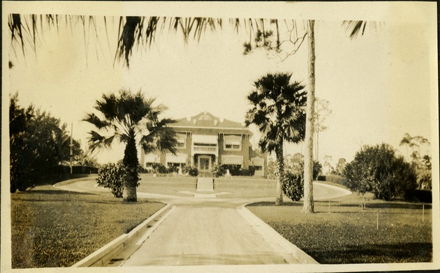 Homes along South Bayshore Drive, Miami