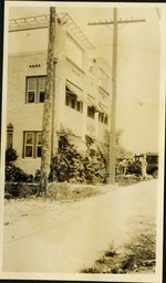 El Lorene - Street and building