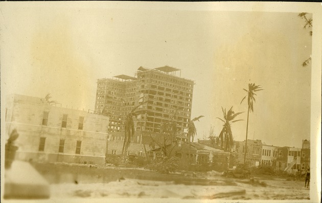 Roosevelt hotel - Hotel in distance in midst of construction